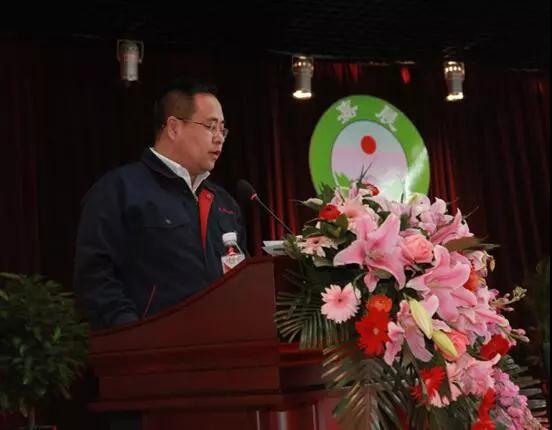 嘉晨集团老总_中旦集团老总照片